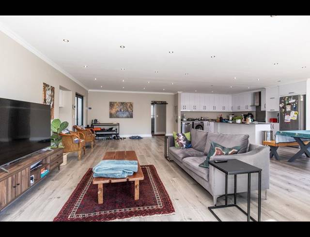 3 BEDROOM PROPERTY TO RENT IN CONSTANTIA